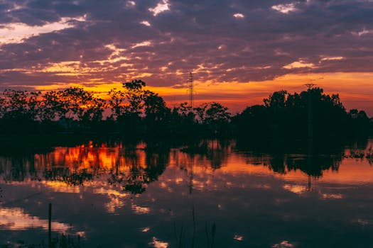 Stunning sunset with vivid reflections on a serene lake in Vĩnh Yên, Vietnam.