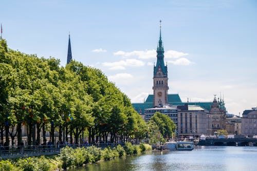 Almanya, belediye binası, beyaz bulutlar içeren Ücretsiz stok fotoğraf