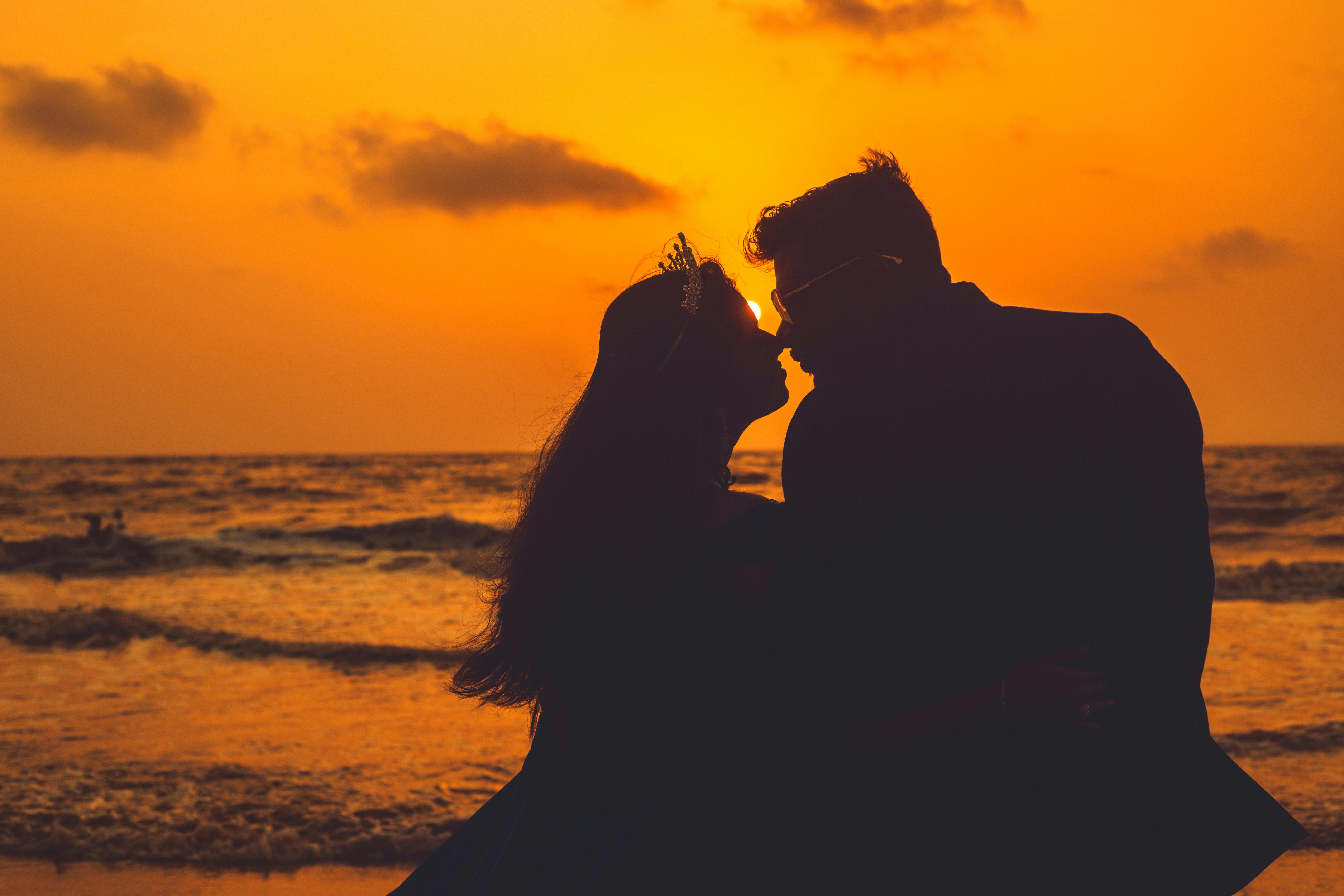 176,640+ Best Free Couple beach sunset Stock Photos & Images · 100% ...