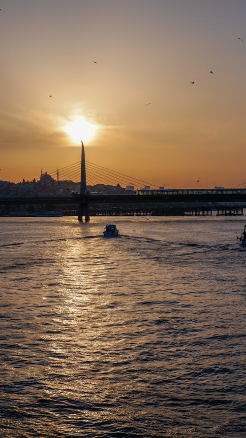 Photos gratuites de coucher de soleil, fleuve, infrastructure