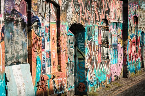 Free Colorful graffiti-covered walls in Bristol, showcasing urban street art. Stock Photo