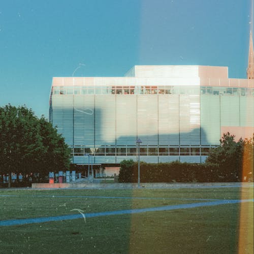 Darmowe zdjęcie z galerii z 35 mm, budynek, fasada