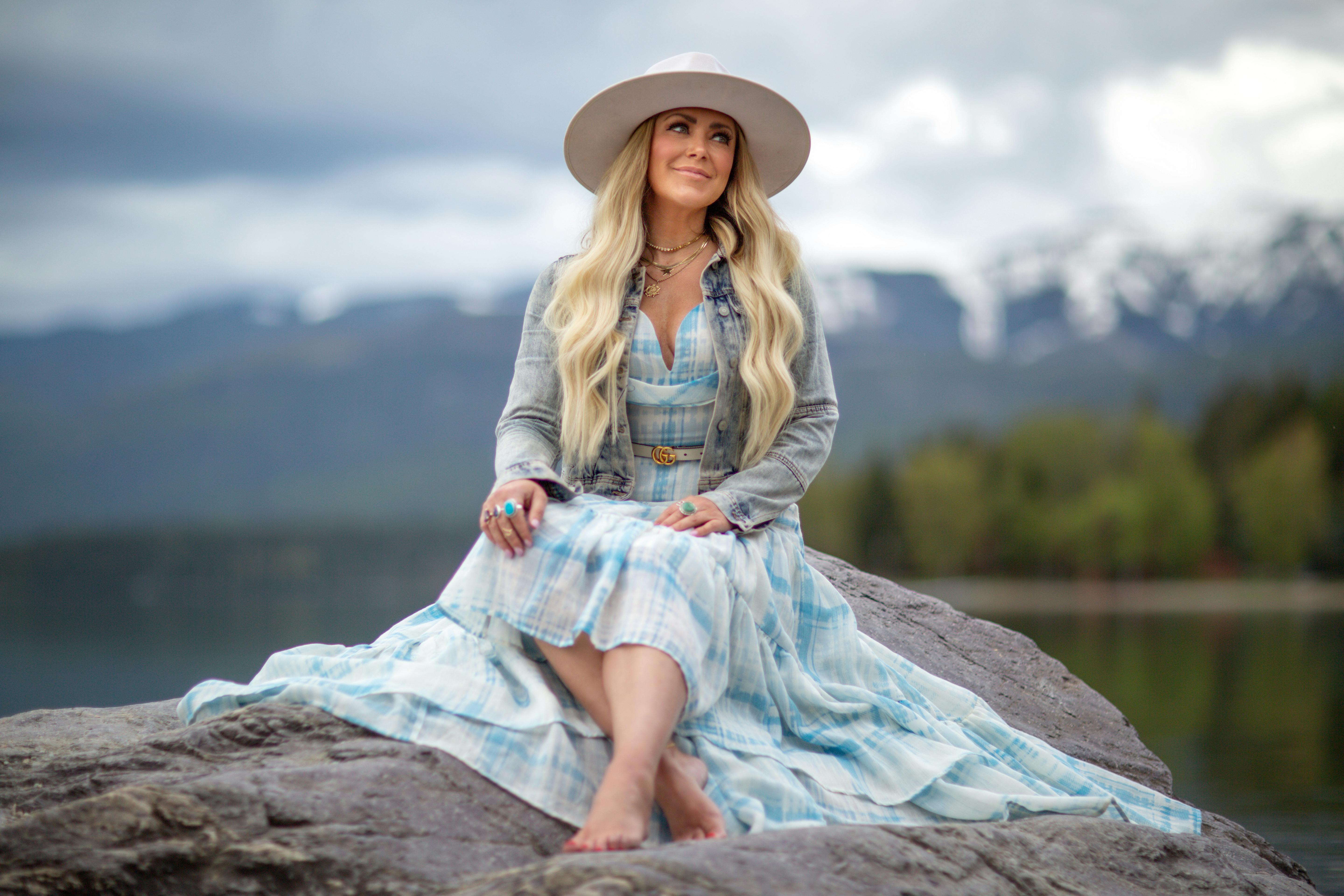 Country star says she could live ‘self-sustained’ farm lifestyle if she had ‘all the time’ - Syracuse.com — Photo by Jordan B