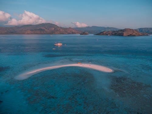 Δωρεάν στοκ φωτογραφιών με labuanbajo, αεροφωτογράφιση, γαλάζια νερά