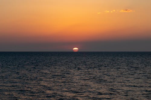 オレンジ色の空, ゴールデンアワー, 夕日の無料の写真素材