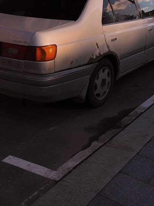 araba, dikey atış, kaldırım içeren Ücretsiz stok fotoğraf