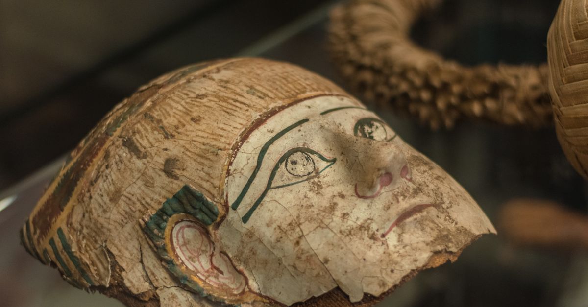 Les secrets des objets anciens : histoire et provenance révélées