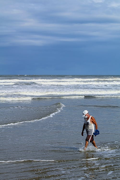 Foto profissional grátis de água, andando, homem