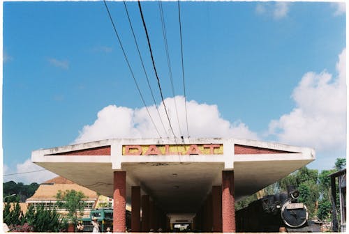 Foto profissional grátis de arquitetura, céu azul, construção