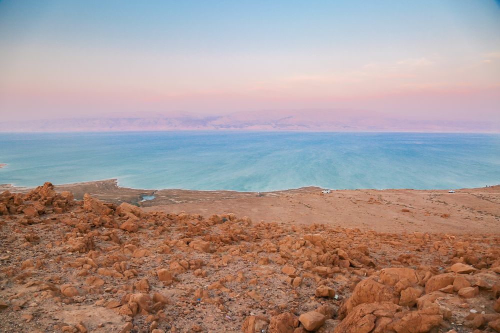 Costa del Mar Muerto al atardecer, Jordania
