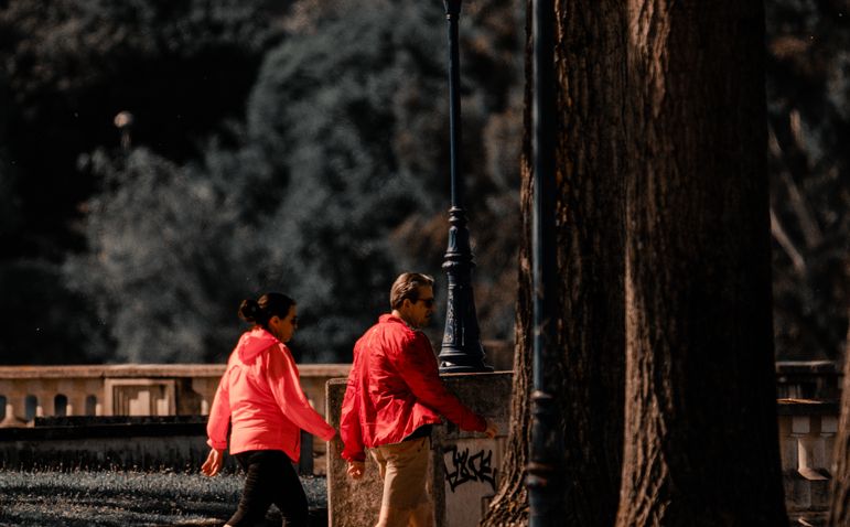 Online dating: starting a conversation on a niche platform