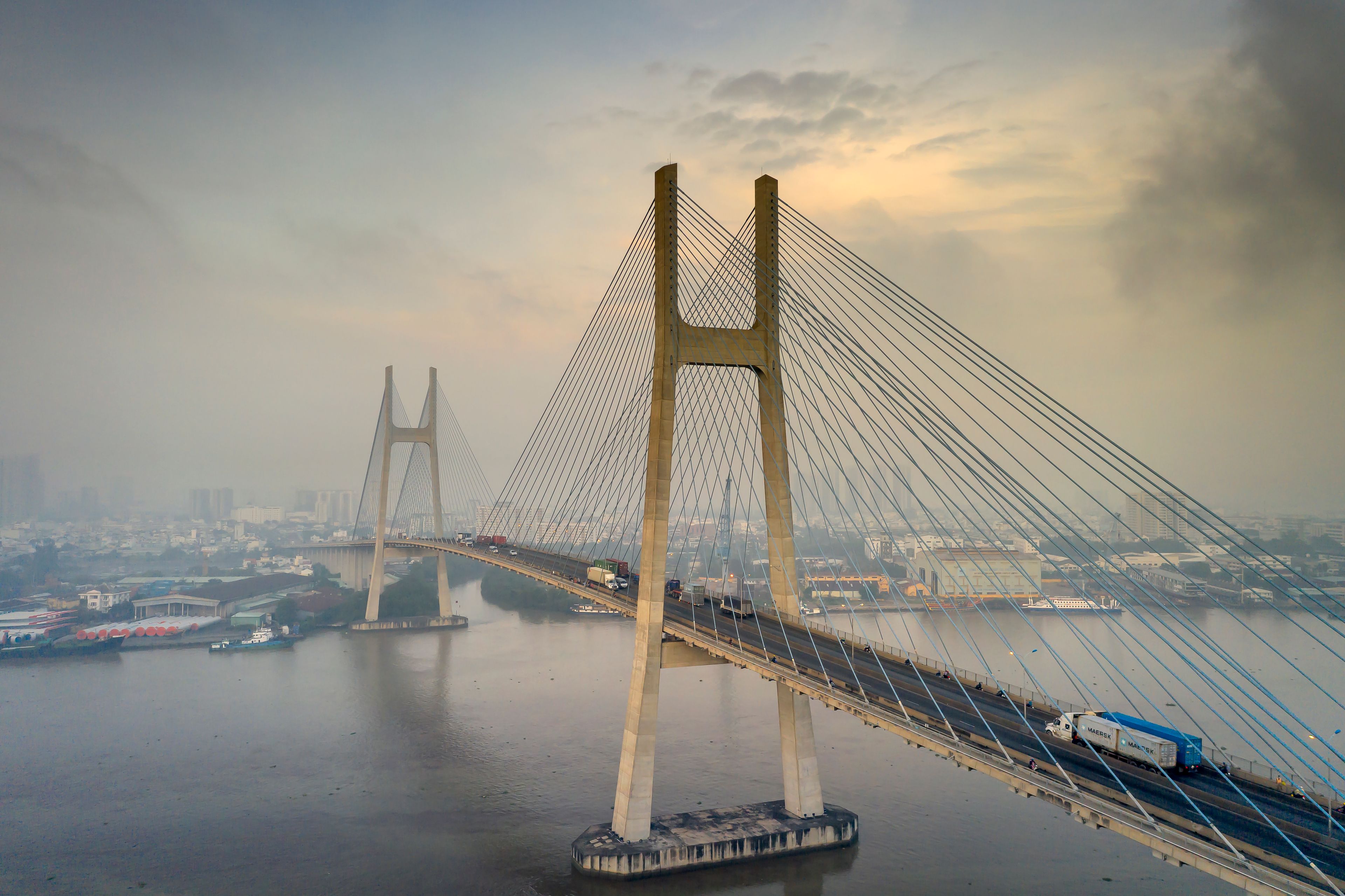 Cầu Phú Mỹ nhìn từ trên cao lúc hoàng hôn, TP. Hồ Chí Minh
