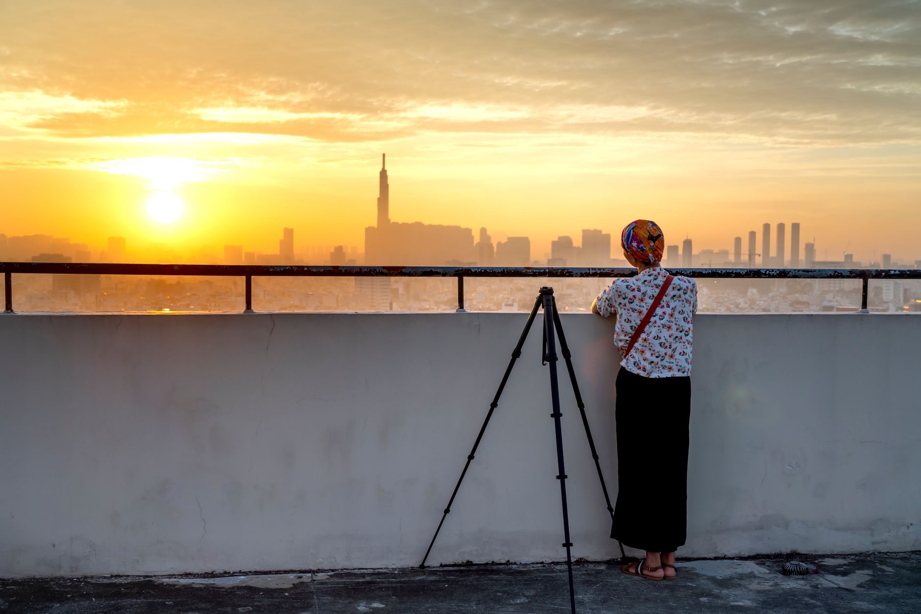 Auf dem Balkon beim Sonnenuntergang