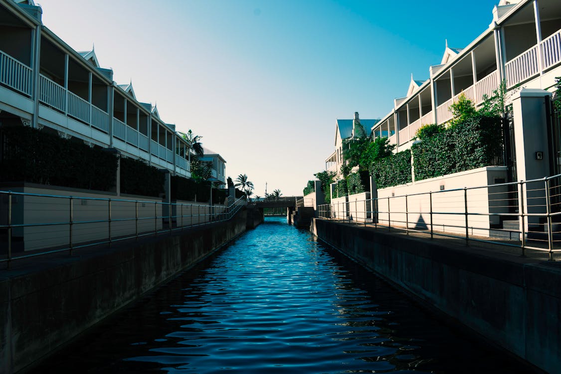 Kostnadsfri bild av arkitektur, blå, byggnader