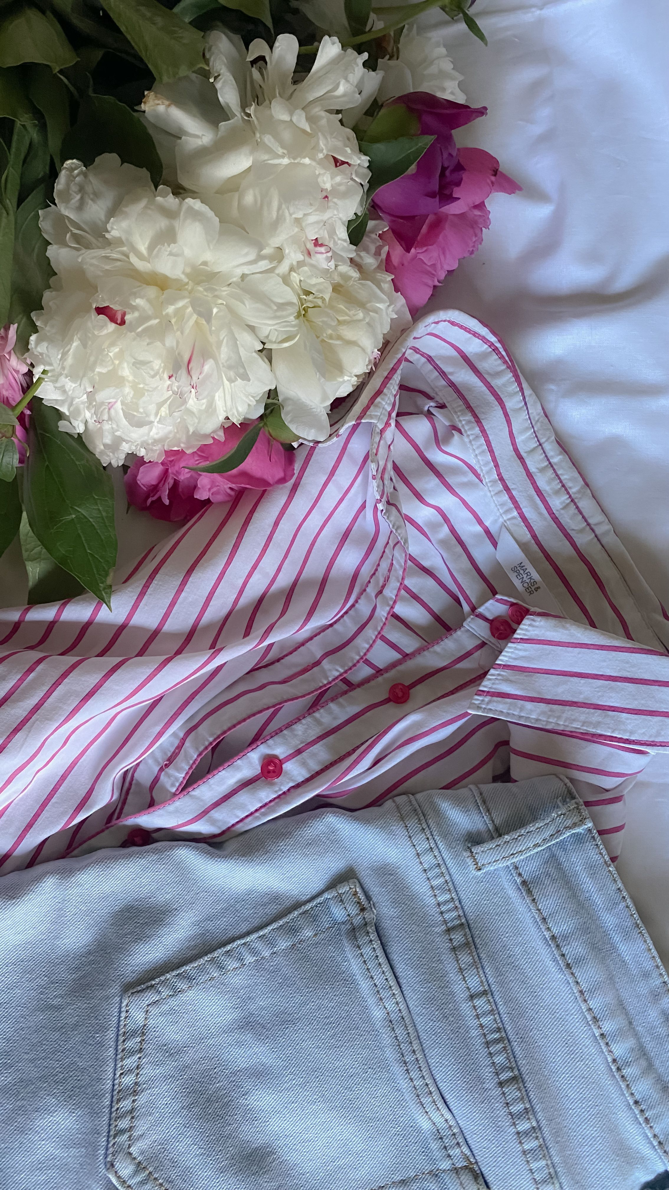 RED/WHITE STRIPED SCATTERED JEWELED POINSETTIA BUTTON UP COLLAR SHIRT main image 1