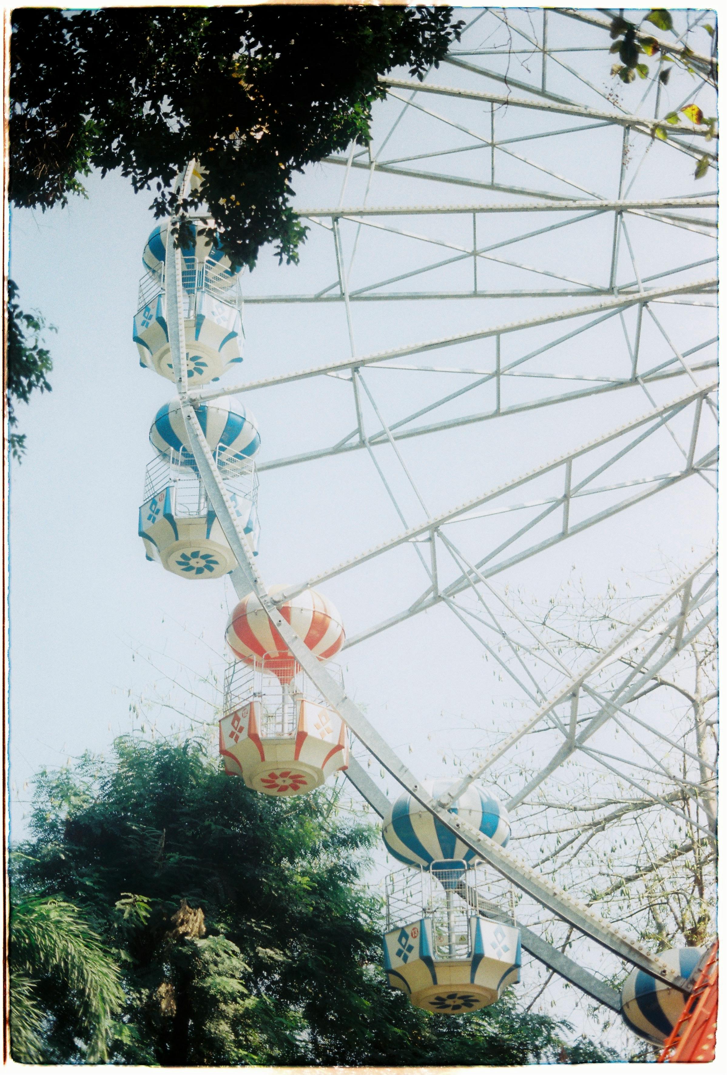 White Steel Ferris Wheel · Free Stock Photo