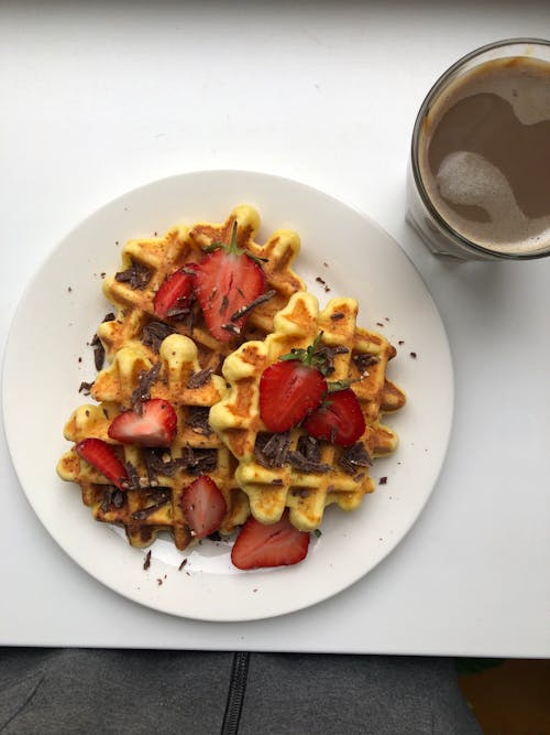 Gratis stockfoto met aardbeien, bovenaanzicht, chocolaatjes