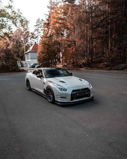 White Nissan GTR