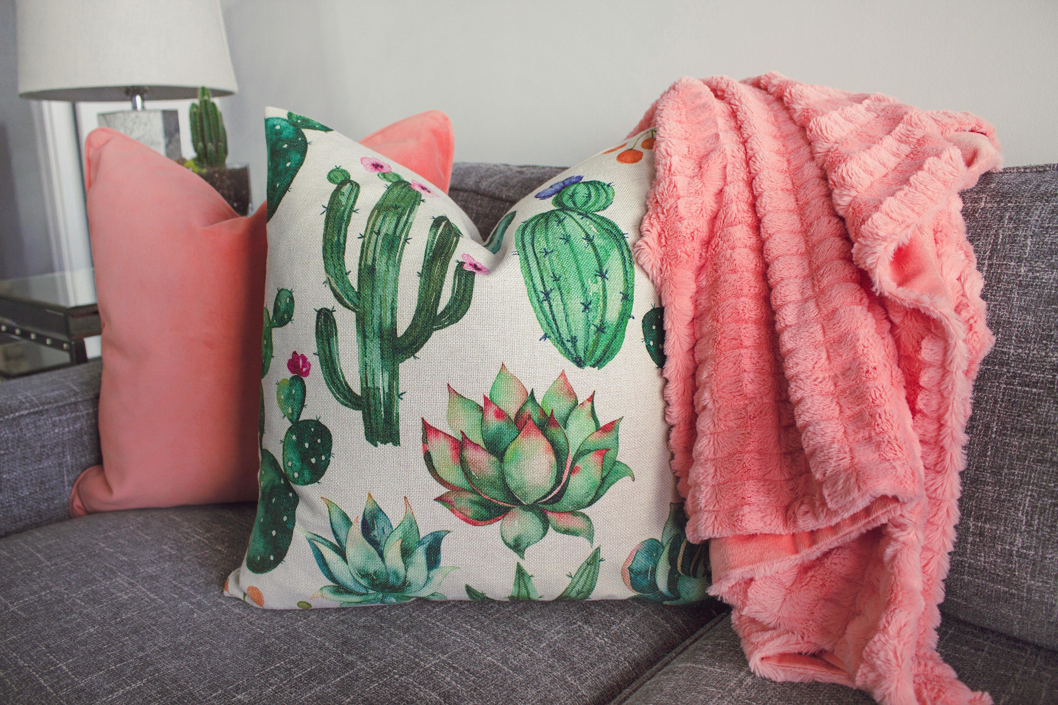 White Cactus-printed Throw Pillow on Gray Couch \u00b7 Free Stock Photo