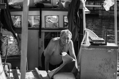 Gratis lagerfoto af ældre, båd, gråtoneskala Lagerfoto