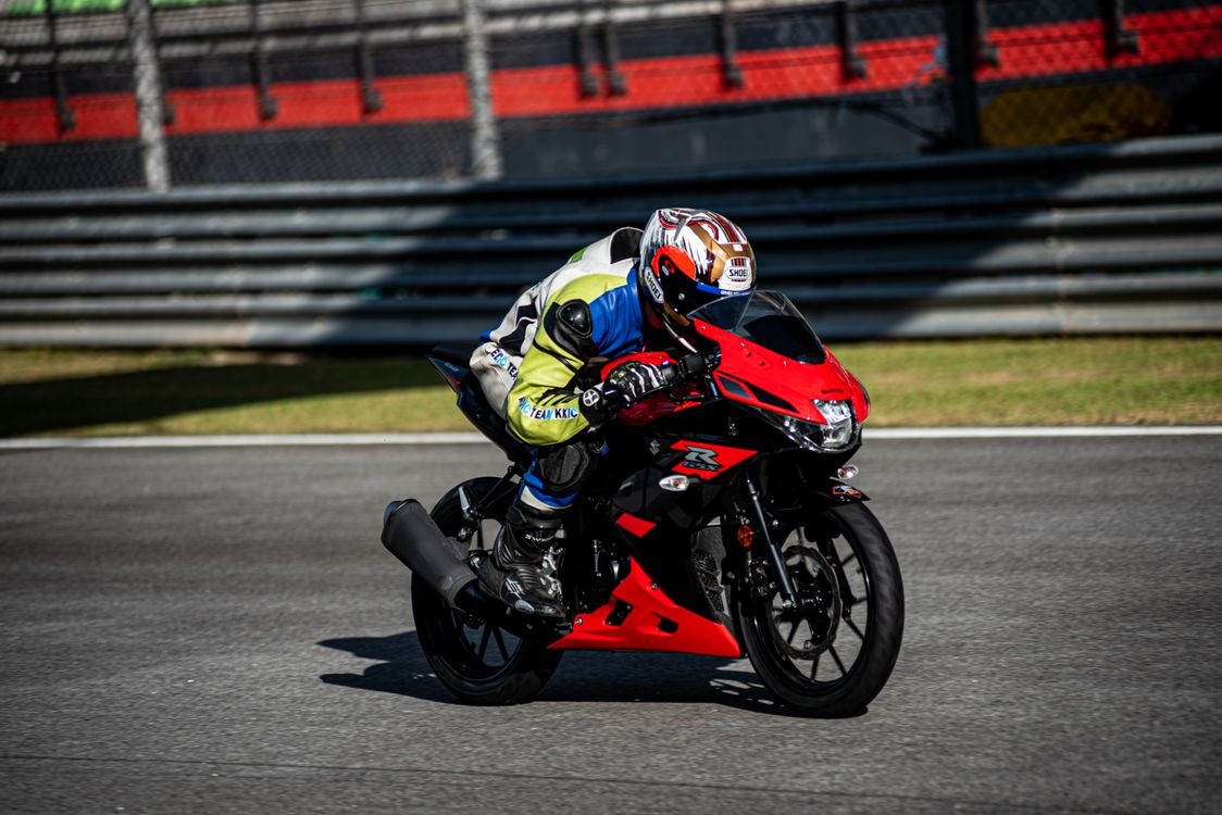 Man Riding Motorcycle on Race Track · Free Stock Photo
