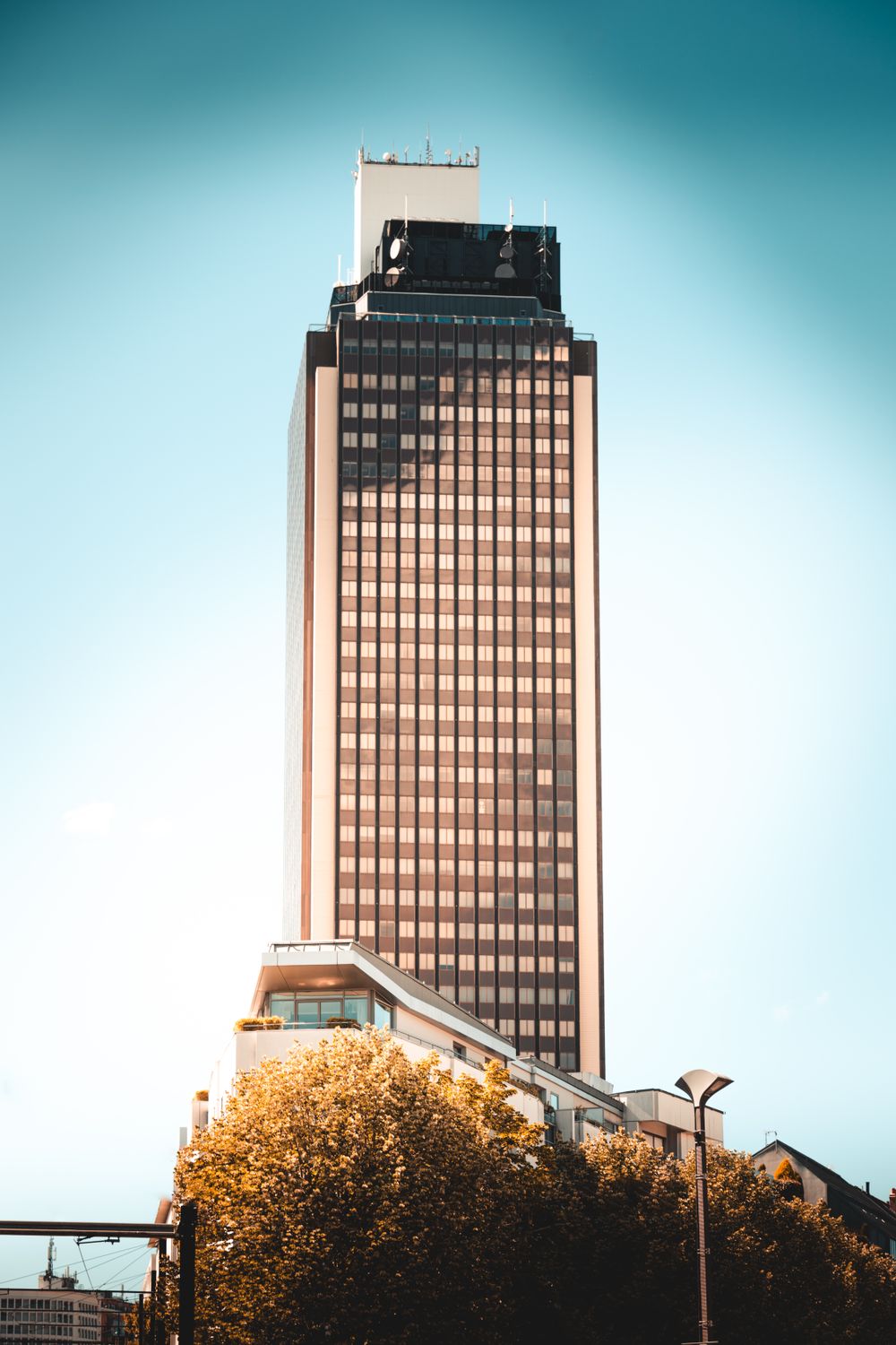 Close-Up Shot of a Building · Free Stock Photo
