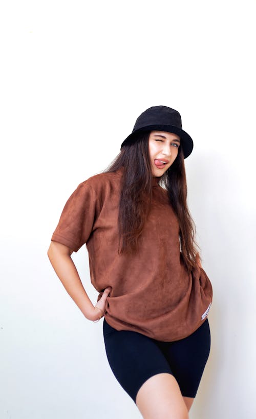 Free Woman in Brown Long Sleeve Shirt and Black Hat Stock Photo