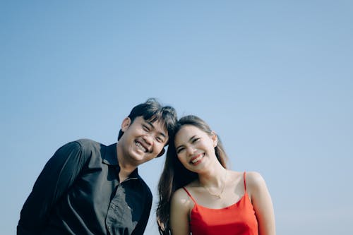 Kostnadsfri bild av asiatiskt par, blå, himmel