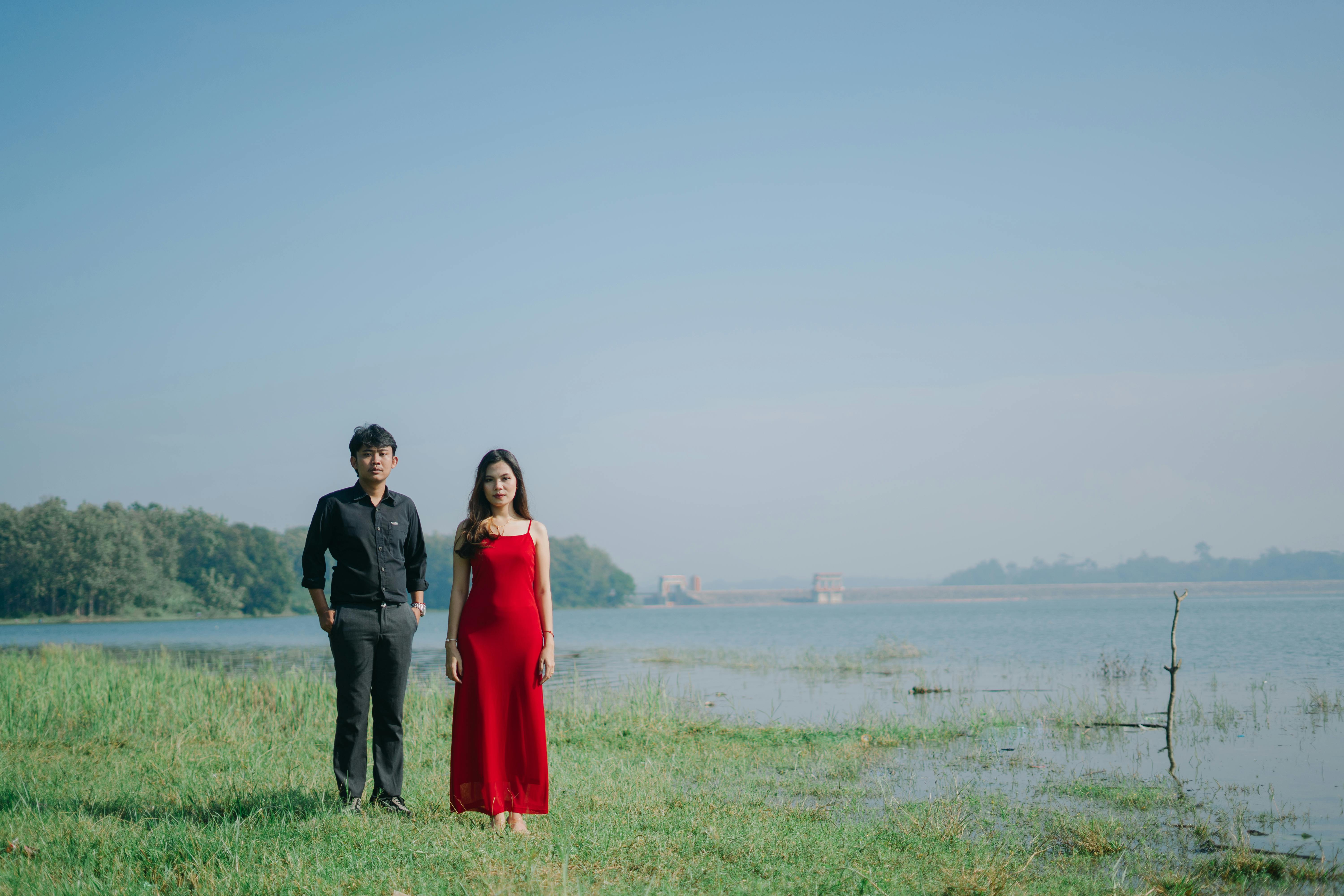 Stylish couple posing by a serene Indonesian lake, perfect pre-wedding scenery.