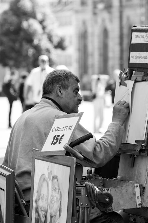 adam, gri tonlama, Sanat içeren Ücretsiz stok fotoğraf