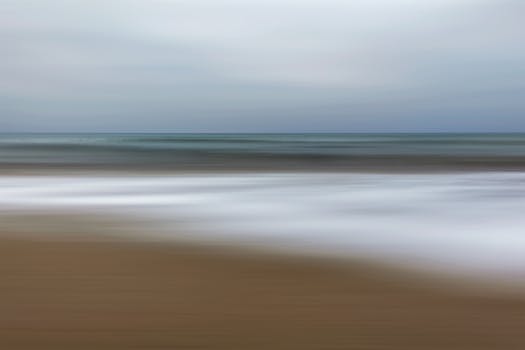 Abstract seascape with blurred waves for a serene and artistic effect.