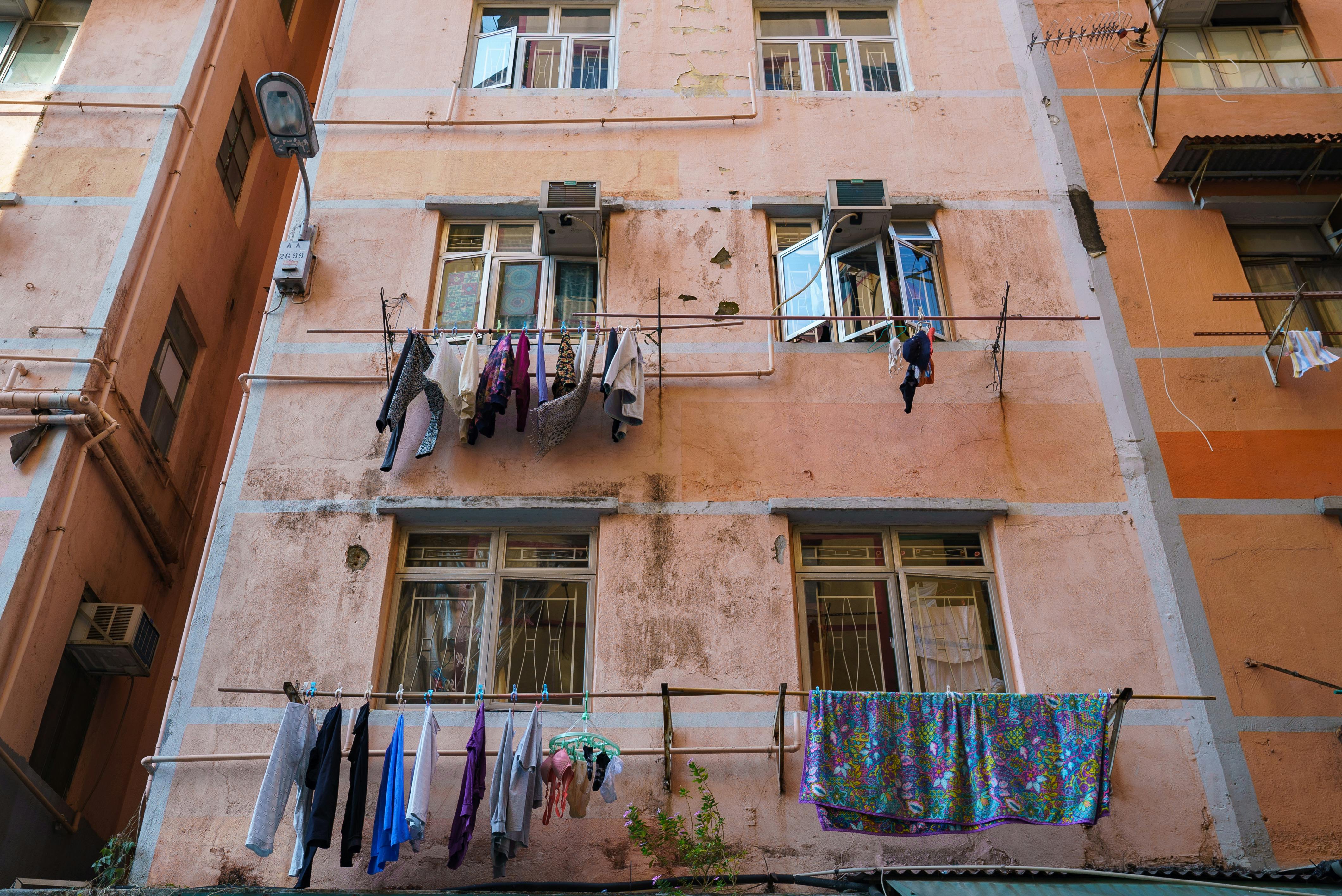 Apartment clothesline outlet