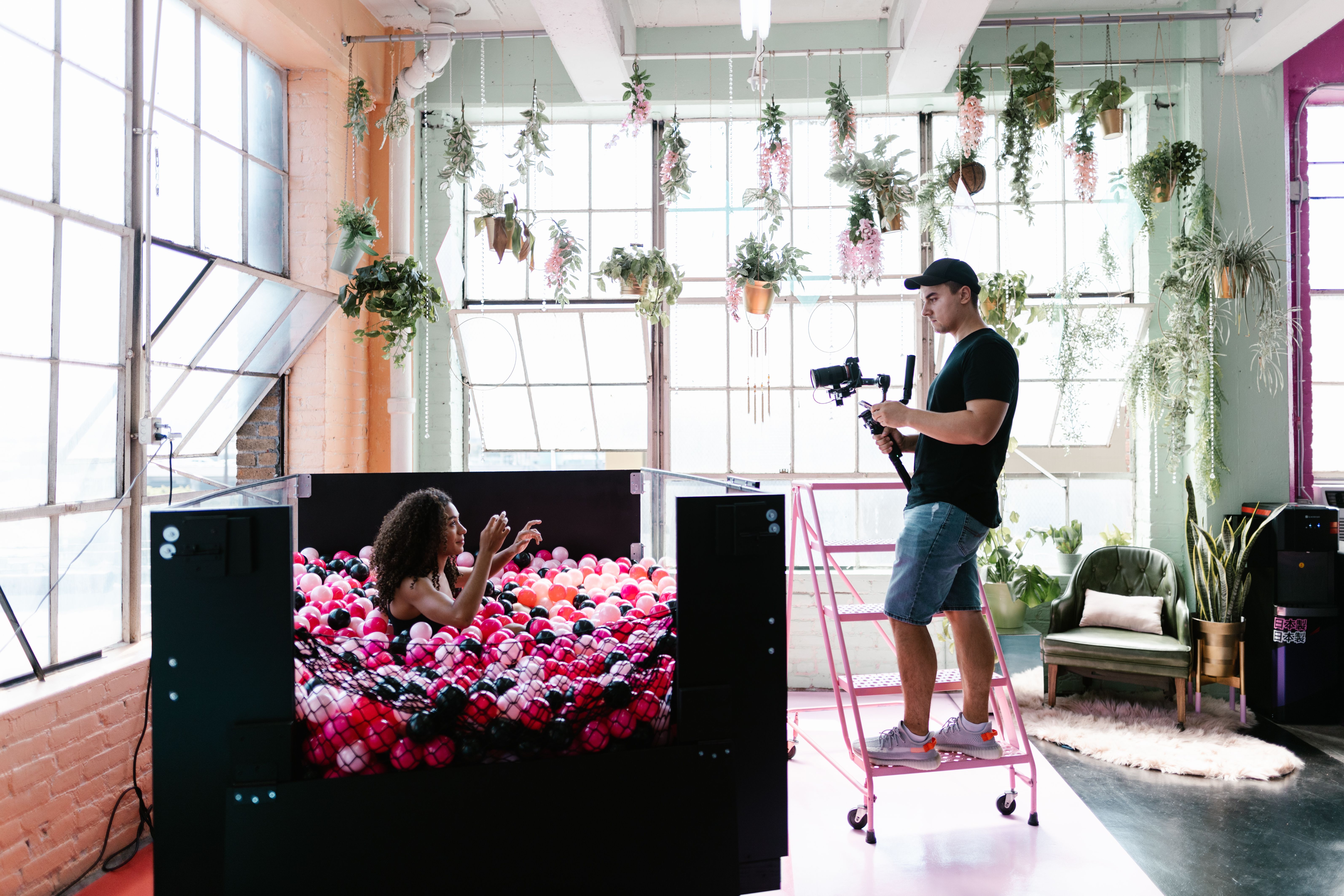 รับสมัคร นางแบบ นักแสดง Influencer