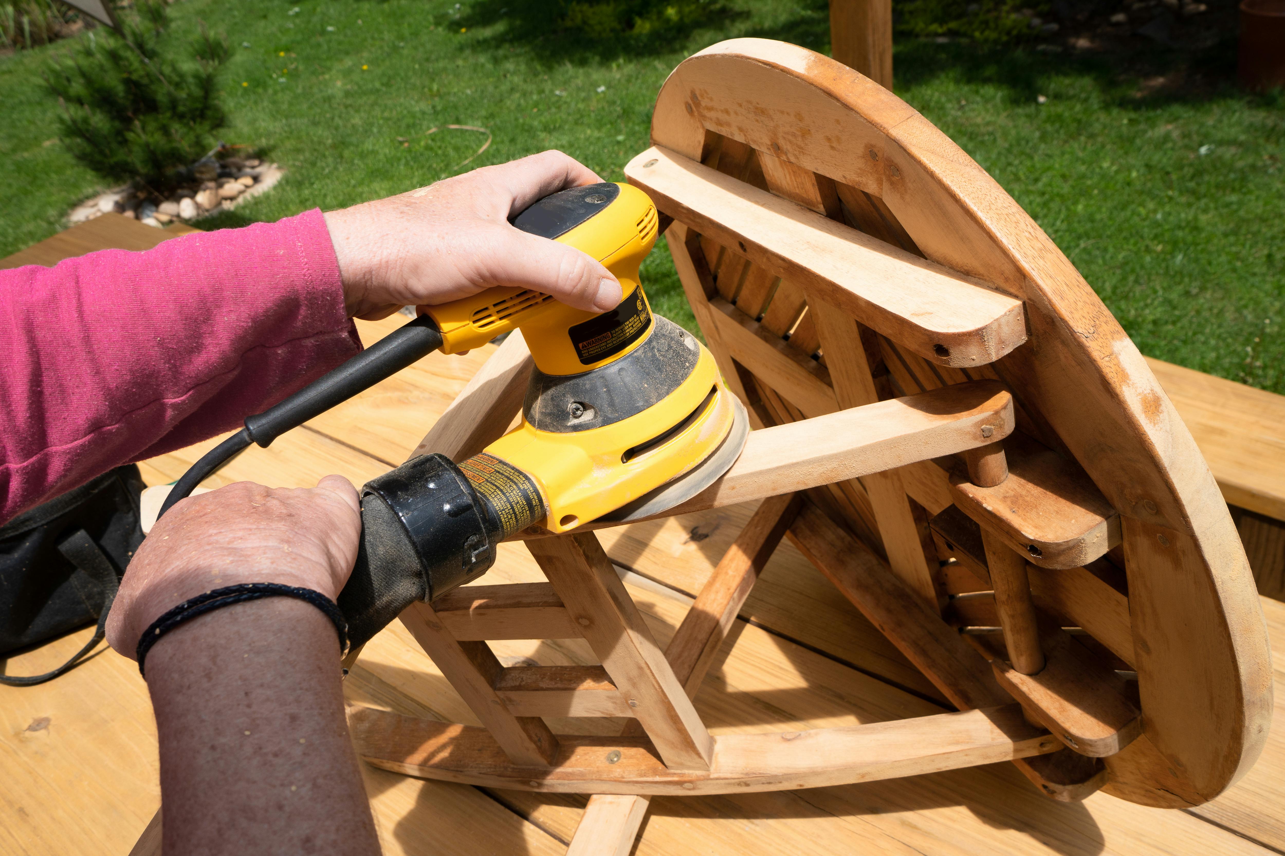 Trucuri pentru repararea mobilierului de grădină în toamnă