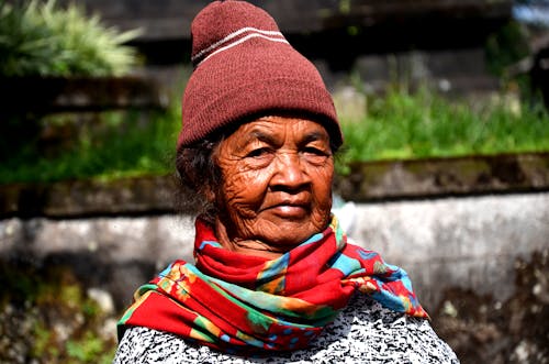 Asyalı kadın, atkı, eski içeren Ücretsiz stok fotoğraf