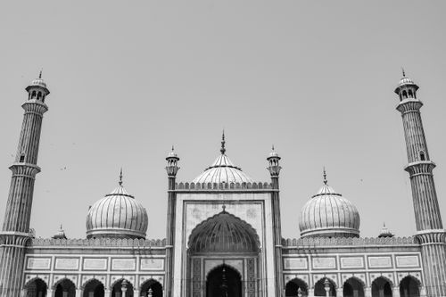 Free Black and white image of the iconic Jama Masjid Mosque in India showcasing its intricate architecture. Stock Photo