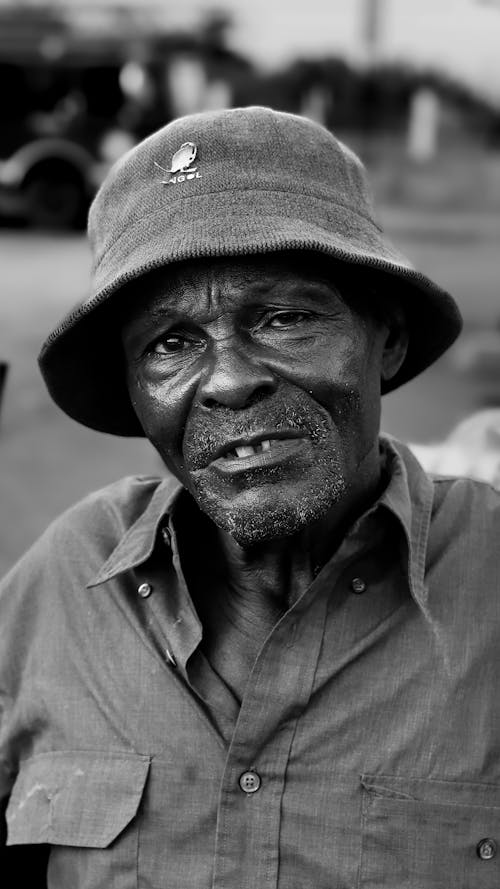 Free Monochrome Shot of an Elderly Man Wearing a Bucket Hat Stock Photo