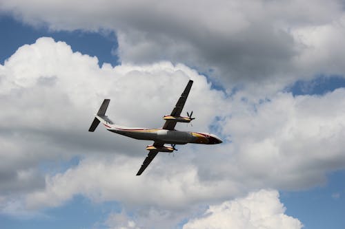 Free Low-Angle Shot of an Airplane Flying on the Sky Stock Photo