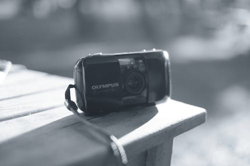 Fotobanka s bezplatnými fotkami na tému analógový fotoaparát. analógová kamera, čierna a biela, čiernobiely