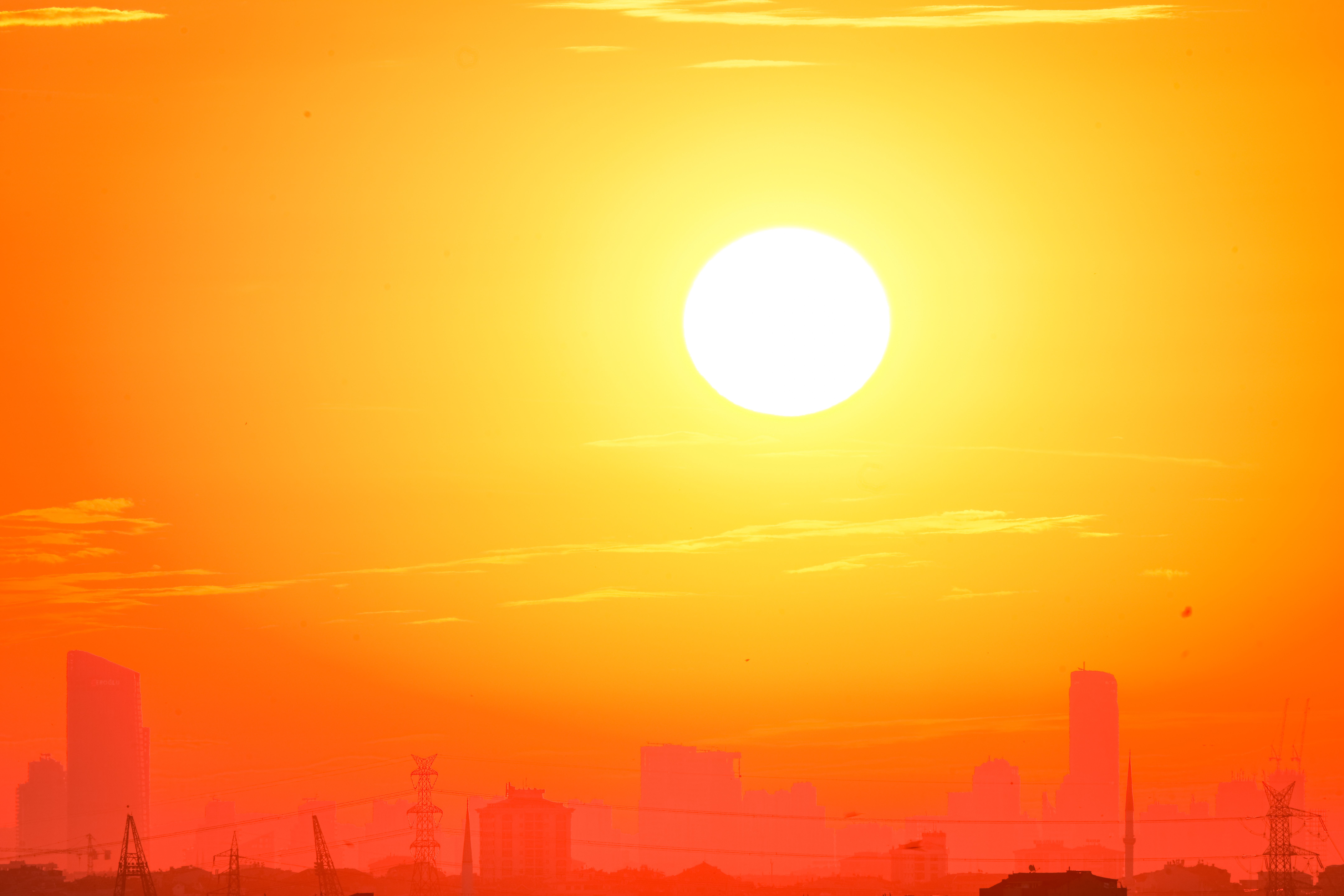 Ecuador enfrenta olas de calor extremo y falta de lluvias en plena temporada húmeda