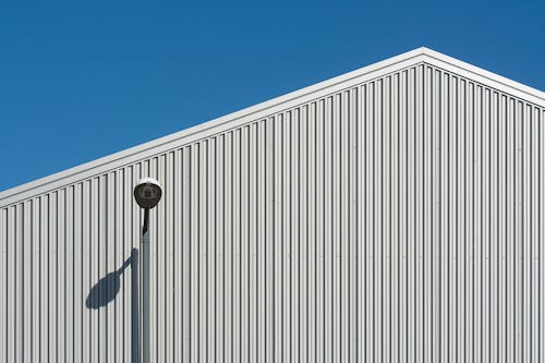 Základová fotografie zdarma na téma bílá stěna, geometrický, modrá obloha