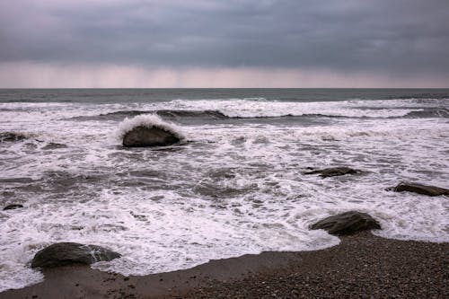 Бесплатное стоковое фото с берег моря, волны, морской берег