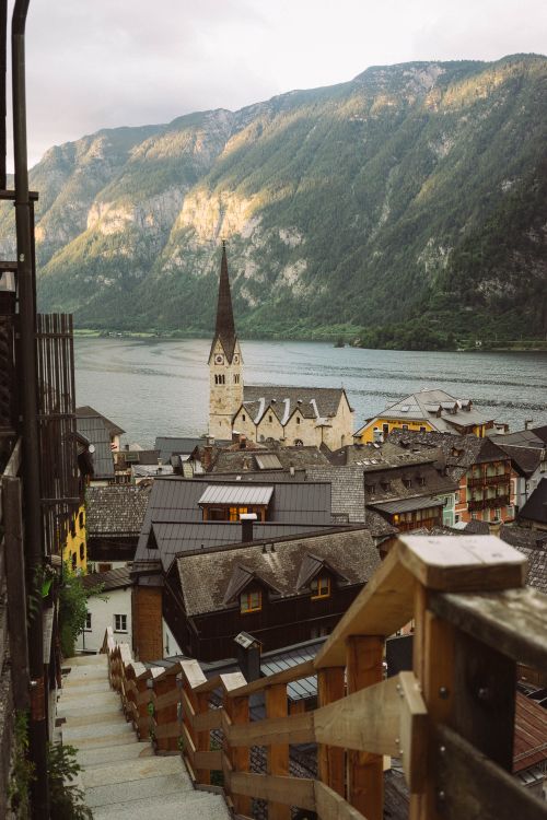 Free Picturesque Hallstatt in Upper Austria featuring a charming village, lake, and mountains. Stock Photo