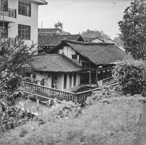 Darmowe zdjęcie z galerii z budynki, czarno-biały, domy