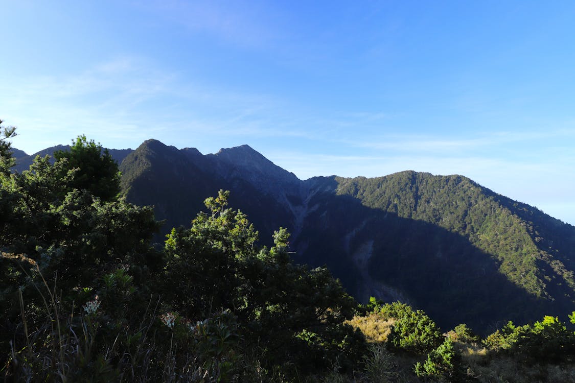 南一段庫哈諾辛山回望關山