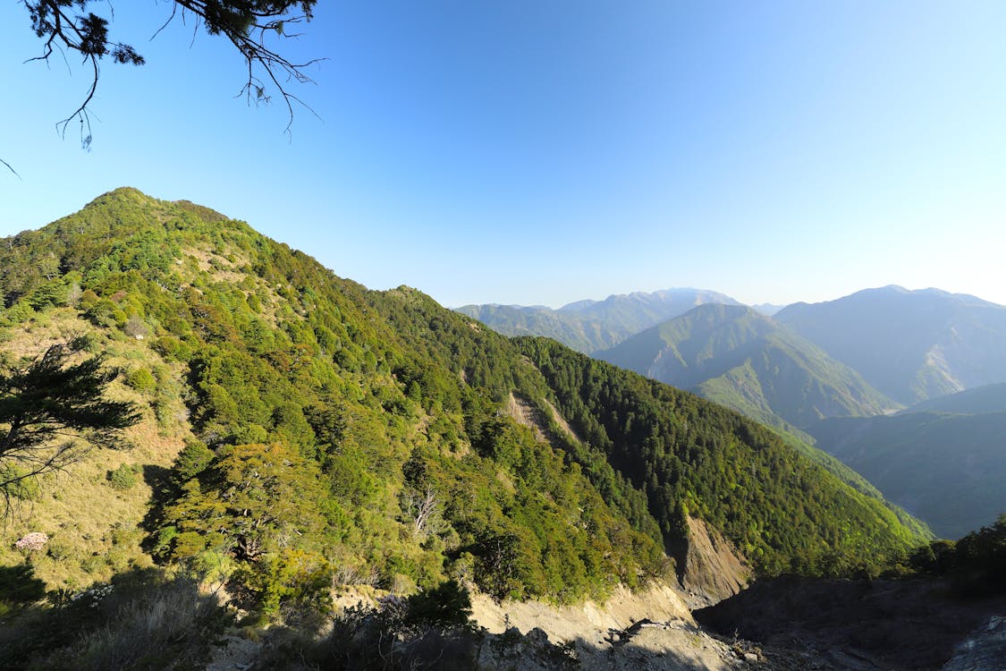 鐵本山上關山中級山上百岳稜線