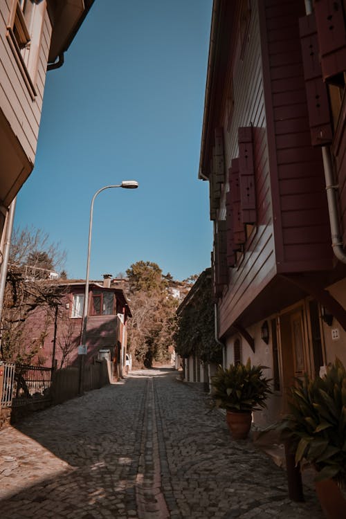 Free Alley Between Houses Stock Photo
