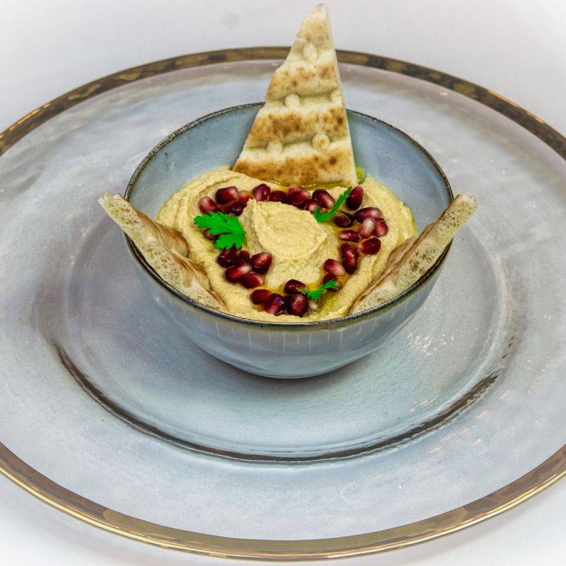 Classic Hummus with Pita Chips