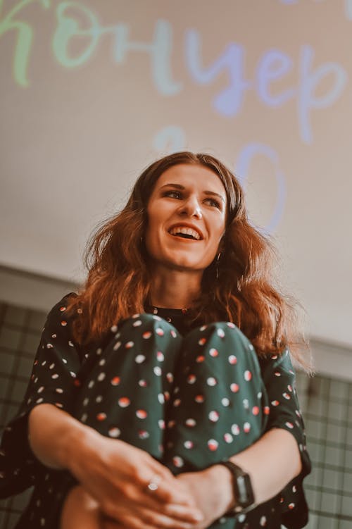 Fotobanka s bezplatnými fotkami na tému podhľad, polka bodky, pozerať sa zďaleka