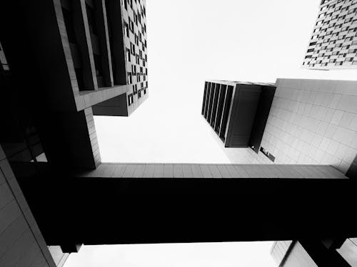 Foto profissional grátis de arranha-céu, concreto, edifícios